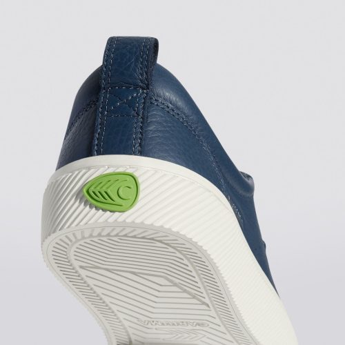 oca low dark denim premium leather sneaker.slideshow4