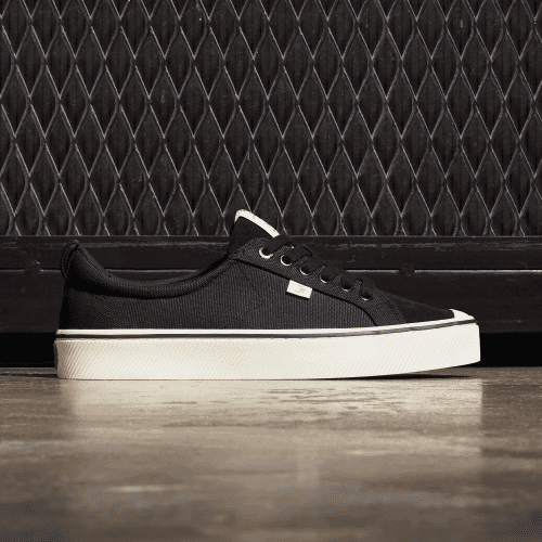 oca low master piece black canvas sneaker.feature 3 cae6dd20 ffb3 43e2 b438 629b800f2048