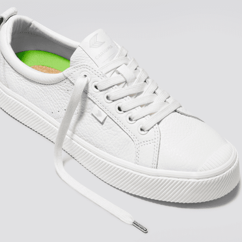 oca low white premium leather sneaker.feature 1 709f3b4f c4ec 4825 87c9 af8a712ab20d